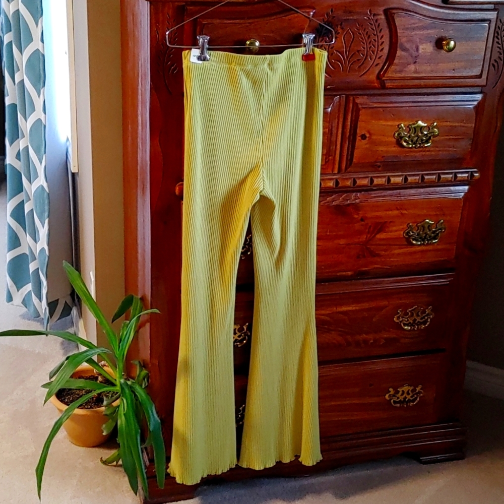 Women's High Waisted Rib Knit Flared Ruffle Bottom Pants - Picture 2 of 8
